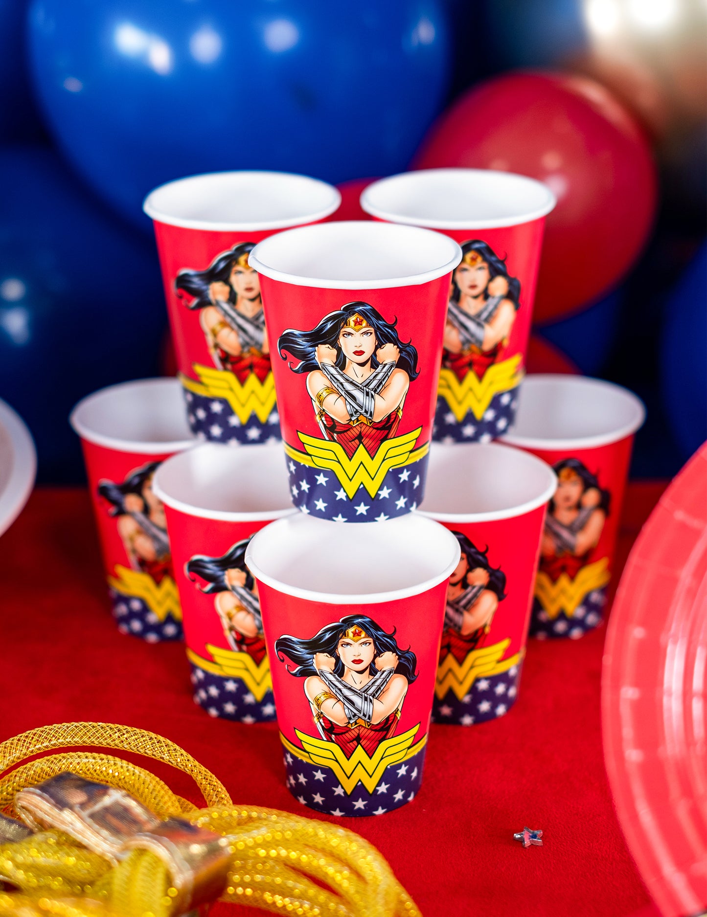 8 papírových kelímků Wonder Woman™ 210 ml