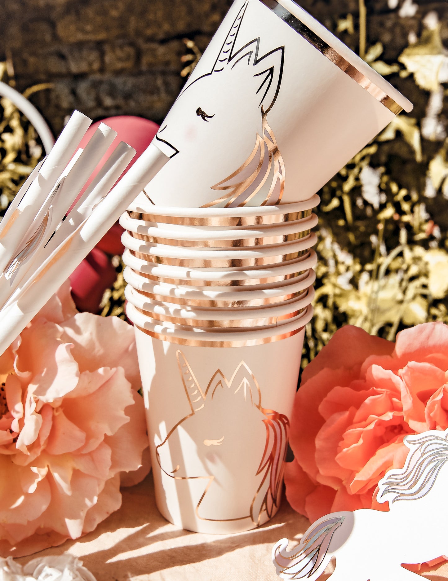 8 pastelových a zlatých jednorožcových kartonových kelímků 250 ml magických