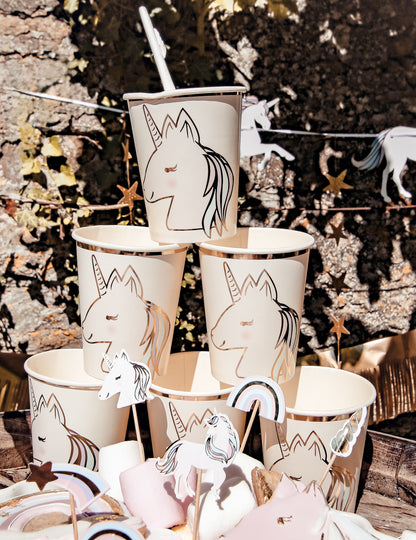 8 pastelových a zlatých jednorožcových kartonových kelímků 250 ml magických