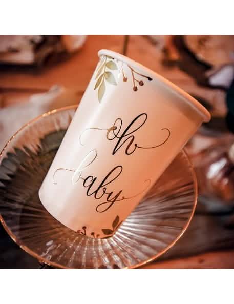 Detail zlatého zdobení a motivů na papírových kelímcích Oh Baby Eucalyptus pro baby shower