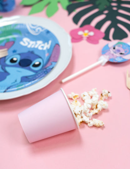 Mise en situation avec du pop-corn des gobelets en carton pour fête rose clair 210 ml
