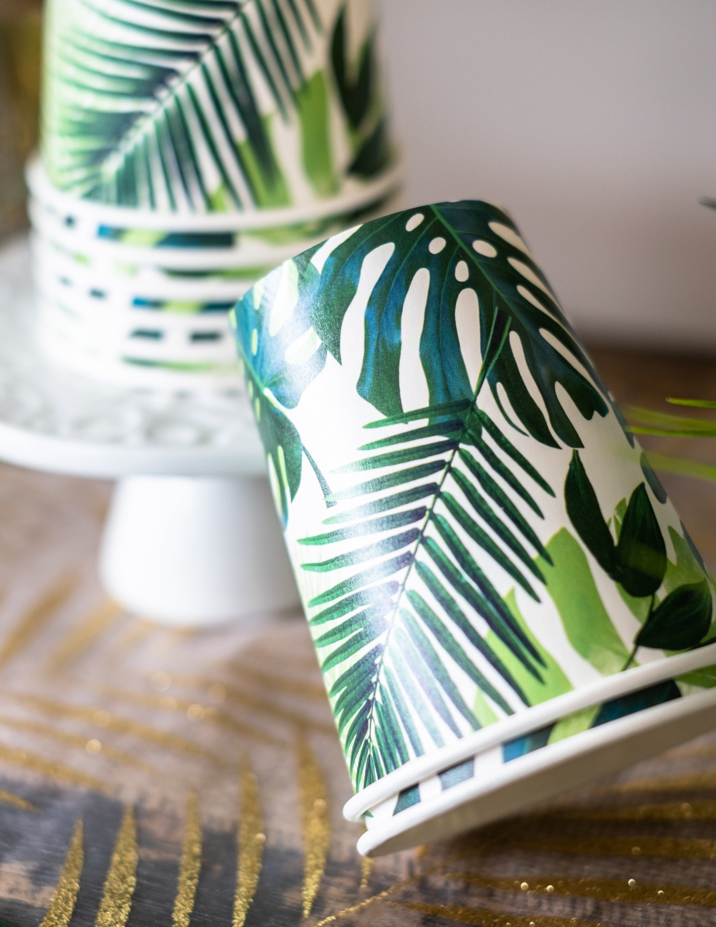 8 zelených tropických kartonových kelímků 250 ml palmových listů