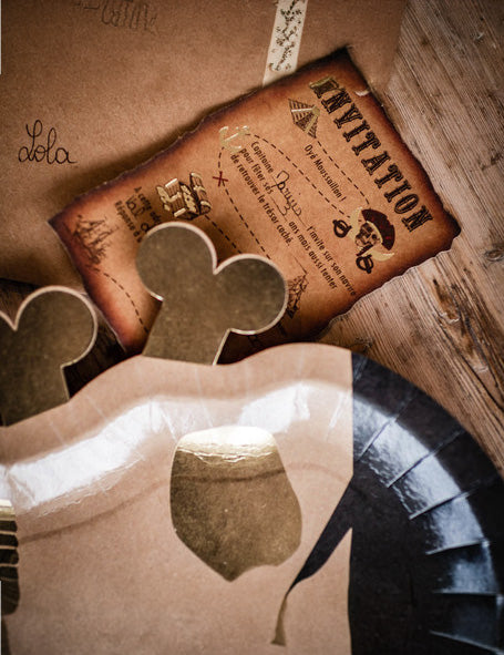 8 pozvánek s obálkami s kraftovou pirátskou mapou pokladu 10 x 15 cm k narozeninám