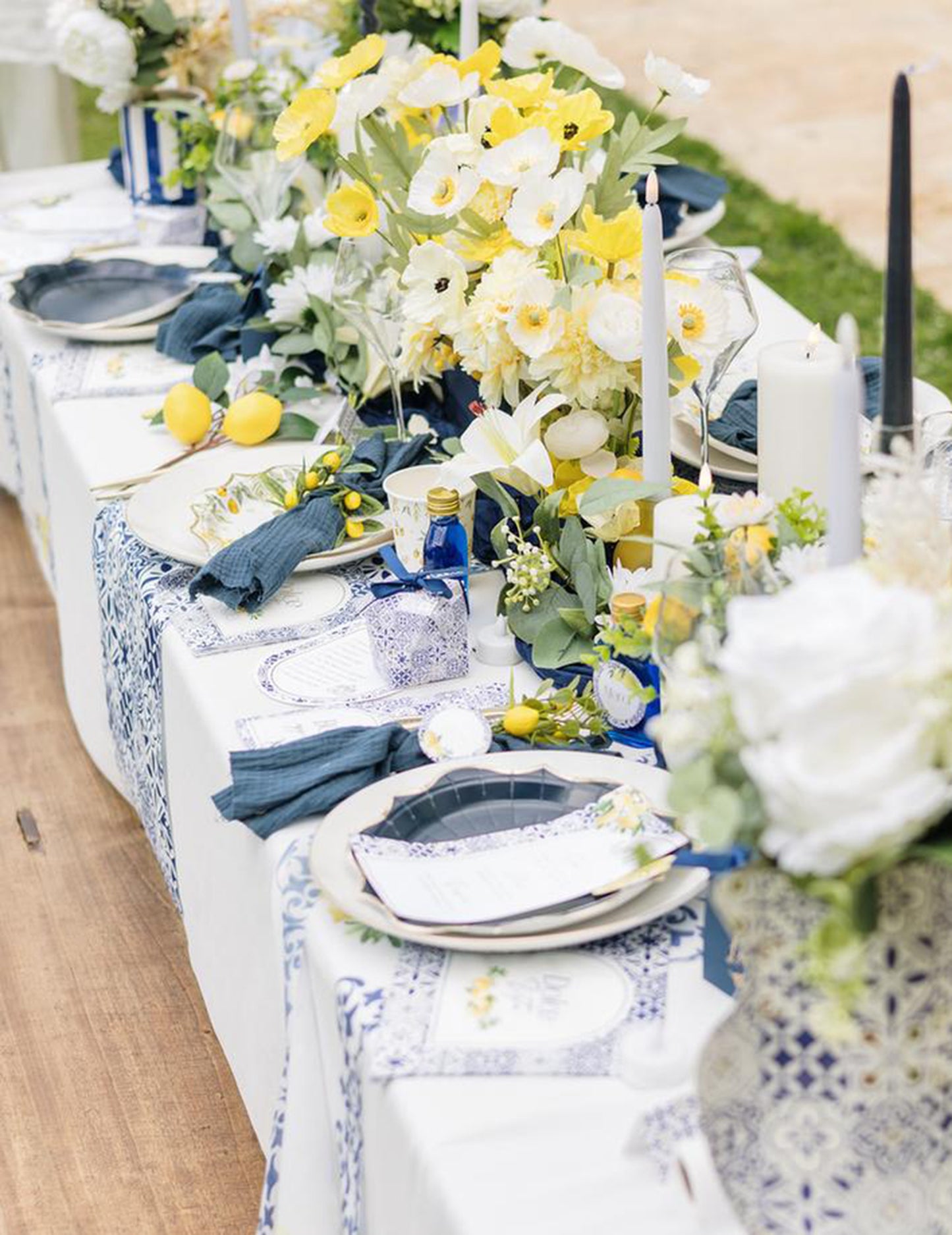 Petites assiettes en carton Bleu roi pour fête avec motifs méditerranéens bleu et blanc