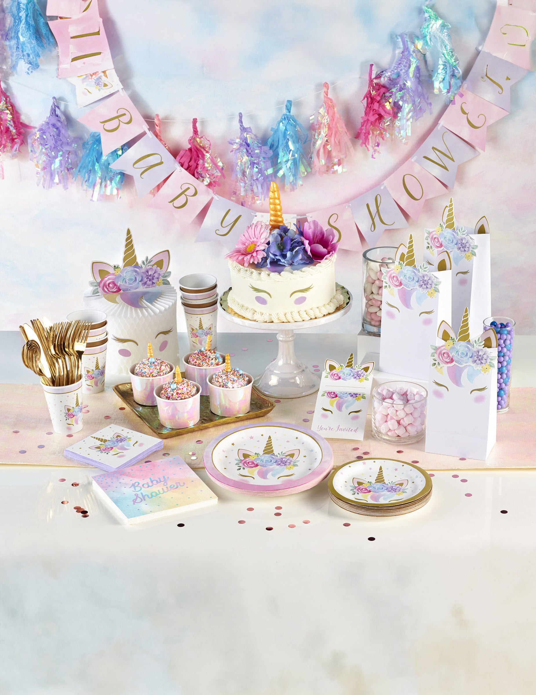 Mise en situation des petites assiettes en carton licorne féerique
