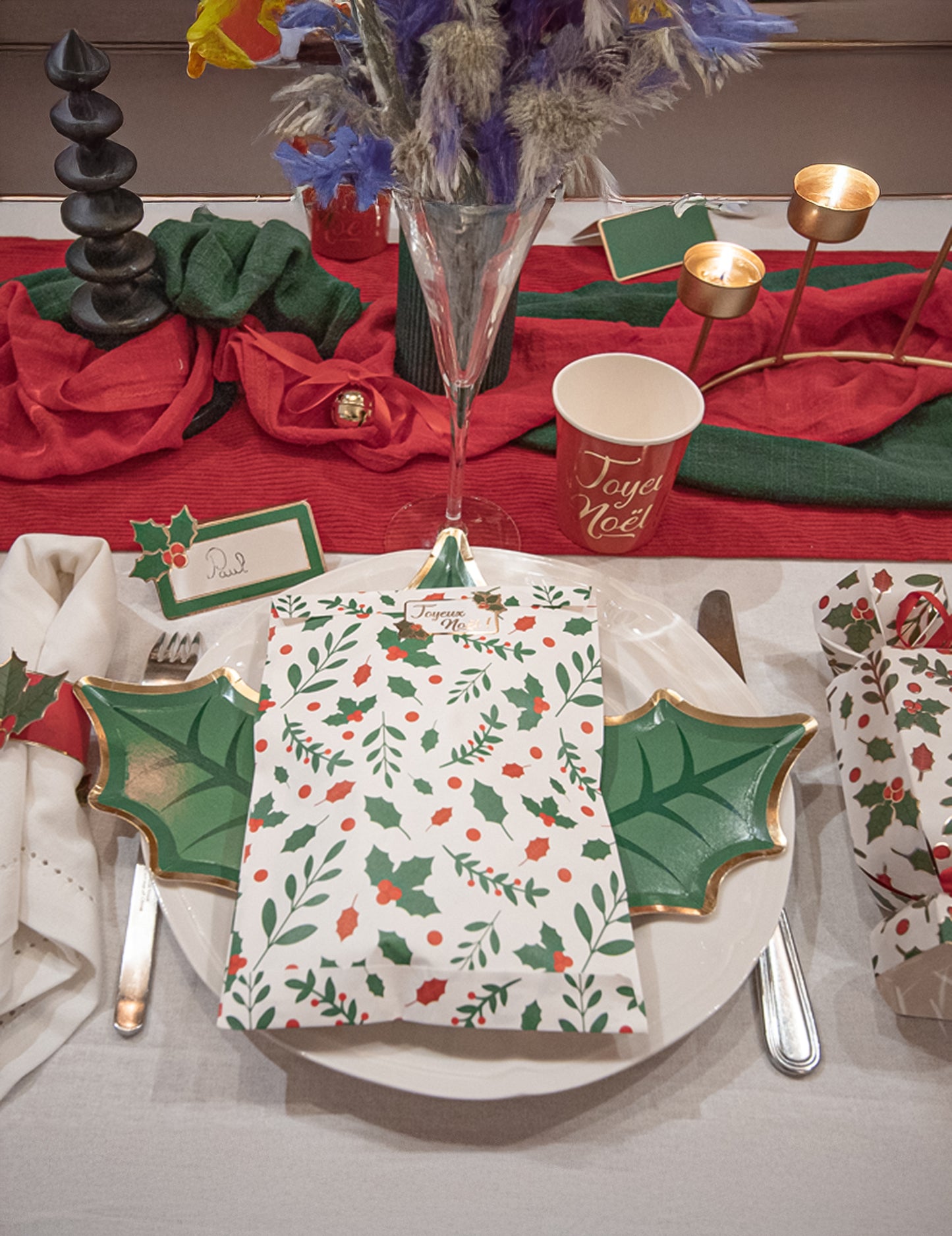 8 vánočních papírových dárkových sáčků s cesmínou