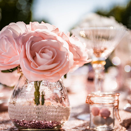 8 růží na růžové pěnové stopce 8 x 15 cm na svatbu