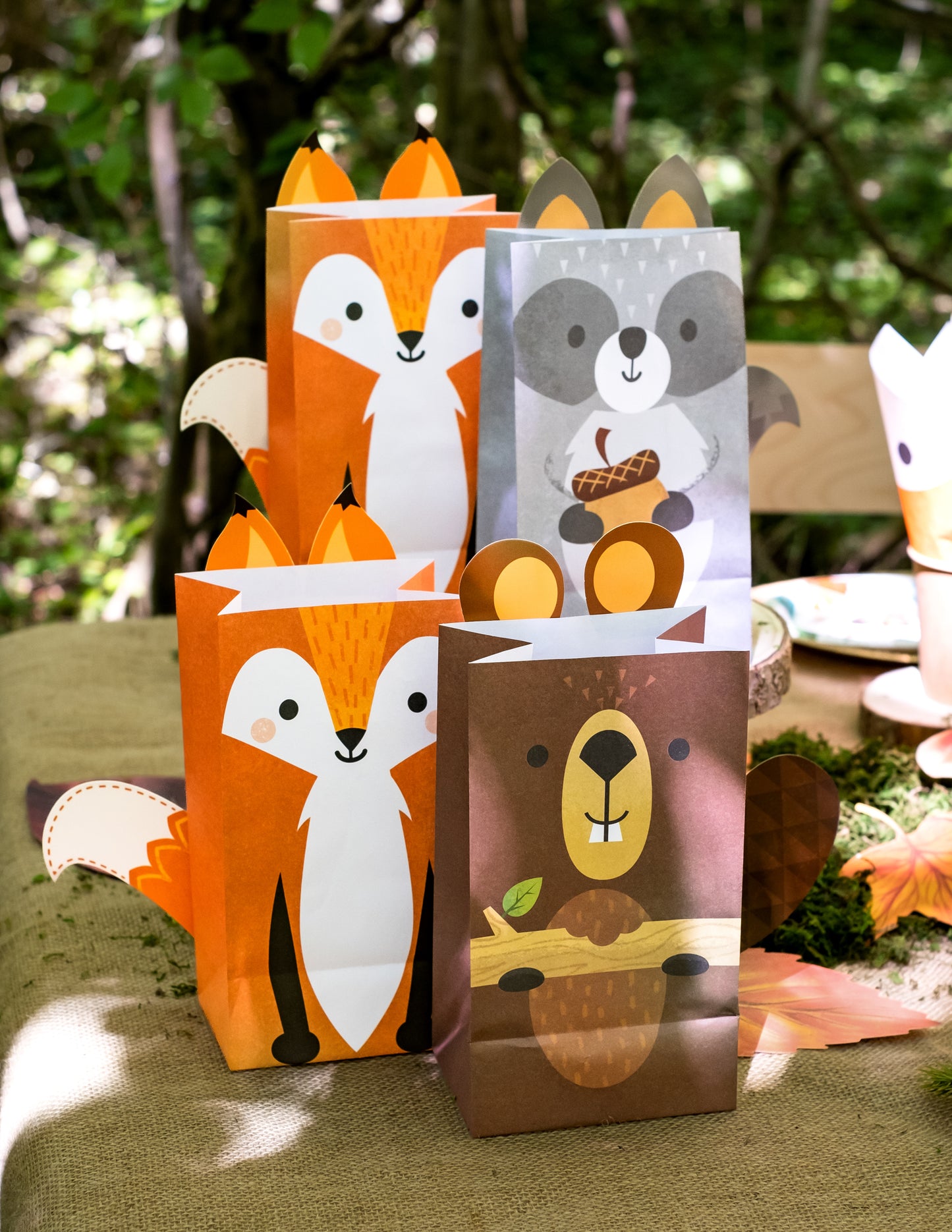 8 dárkových papírových sáčků z lesních zvířat 11,4 x 20 cm liščí bobr
