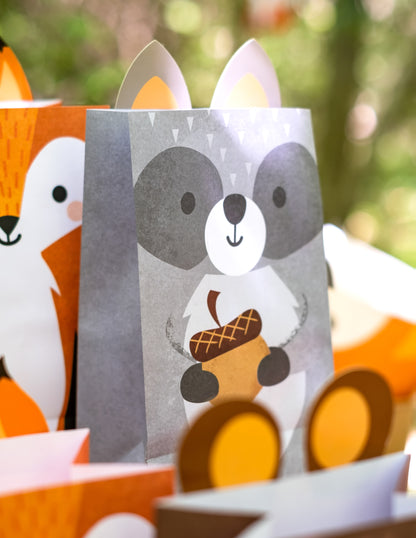 8 dárkových papírových sáčků z lesních zvířat 11,4 x 20 cm liščí bobr