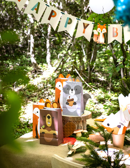 8 dárkových papírových sáčků z lesních zvířat 11,4 x 20 cm liščí bobr