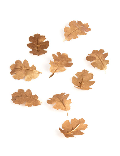 9 zlatých metalických dubových listů 7,8 x 5,3 cm na ozdobu