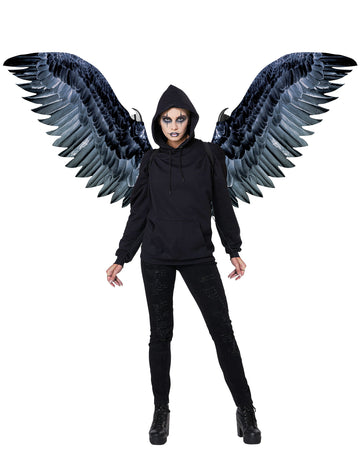 Obří křídla dospělého černého havrana