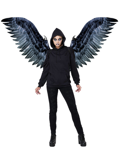 Obří křídla dospělého černého havrana