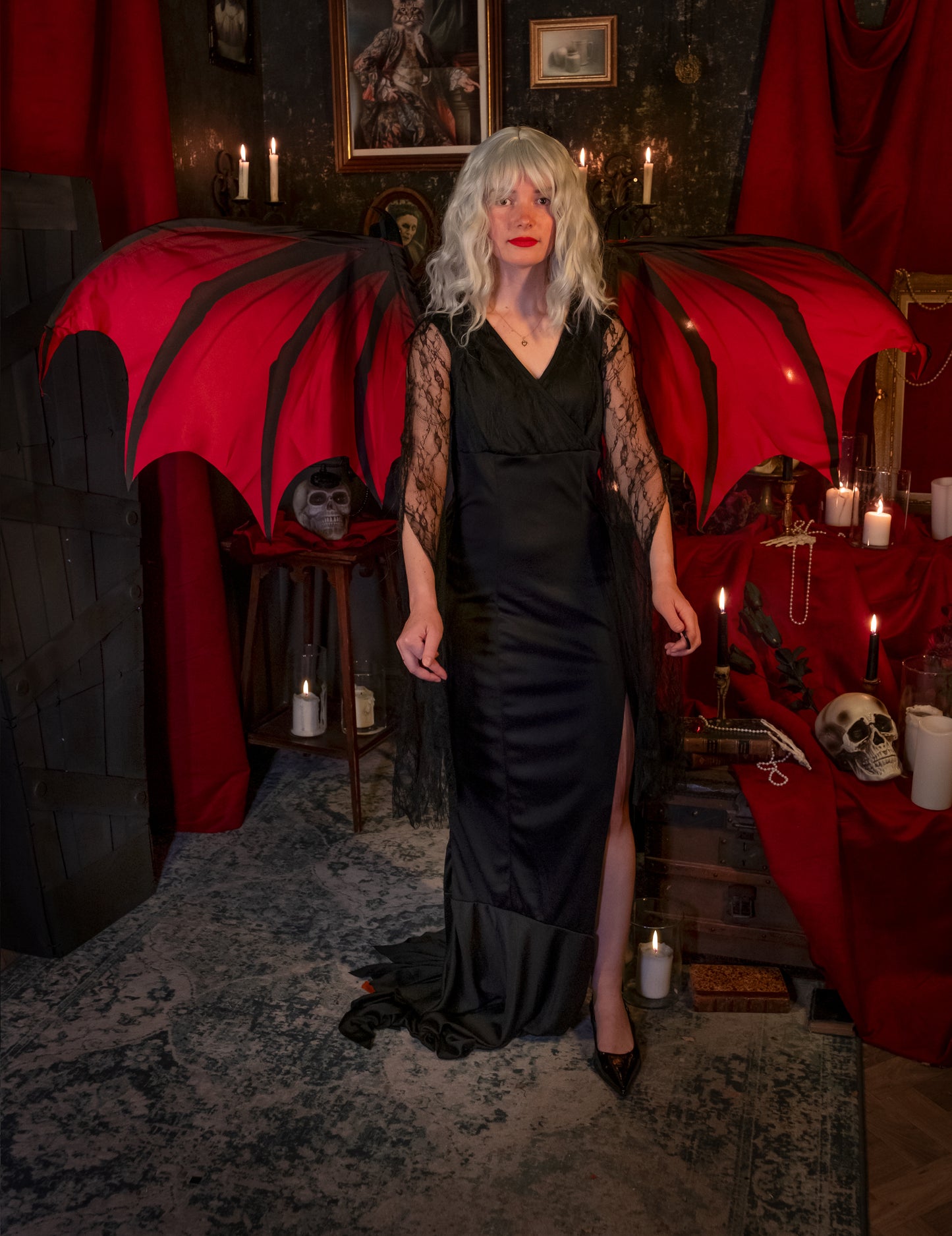 Dospělý obří červenočerný démonický křídel