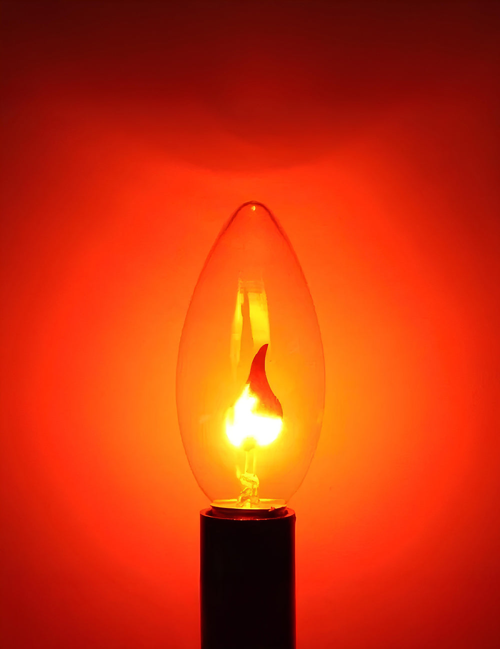 Détail du filament allumé de l'ampoule effet flamme