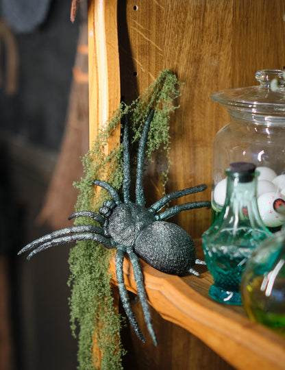 Duhově zelený plastový pavouk 23 cm