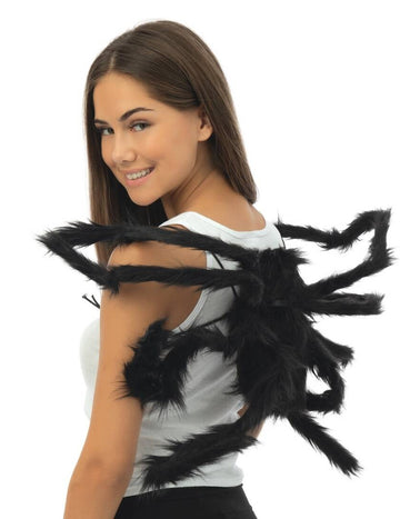 Obří pavouk k nošení na zádech