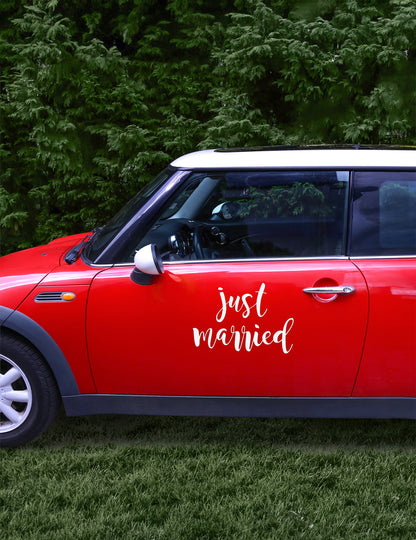 Mise en situation sur portière de l'autocollant pour voiture Just Married