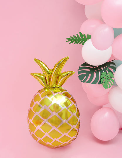 Mise en scène avec ballons roses et feuilles du ballon aluminium ananas doré