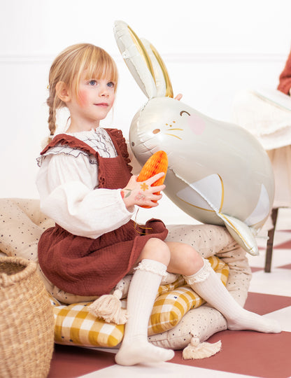 Bílo-zlatý fóliový balónek s králíkem 70 x 72 cm na Velikonoce