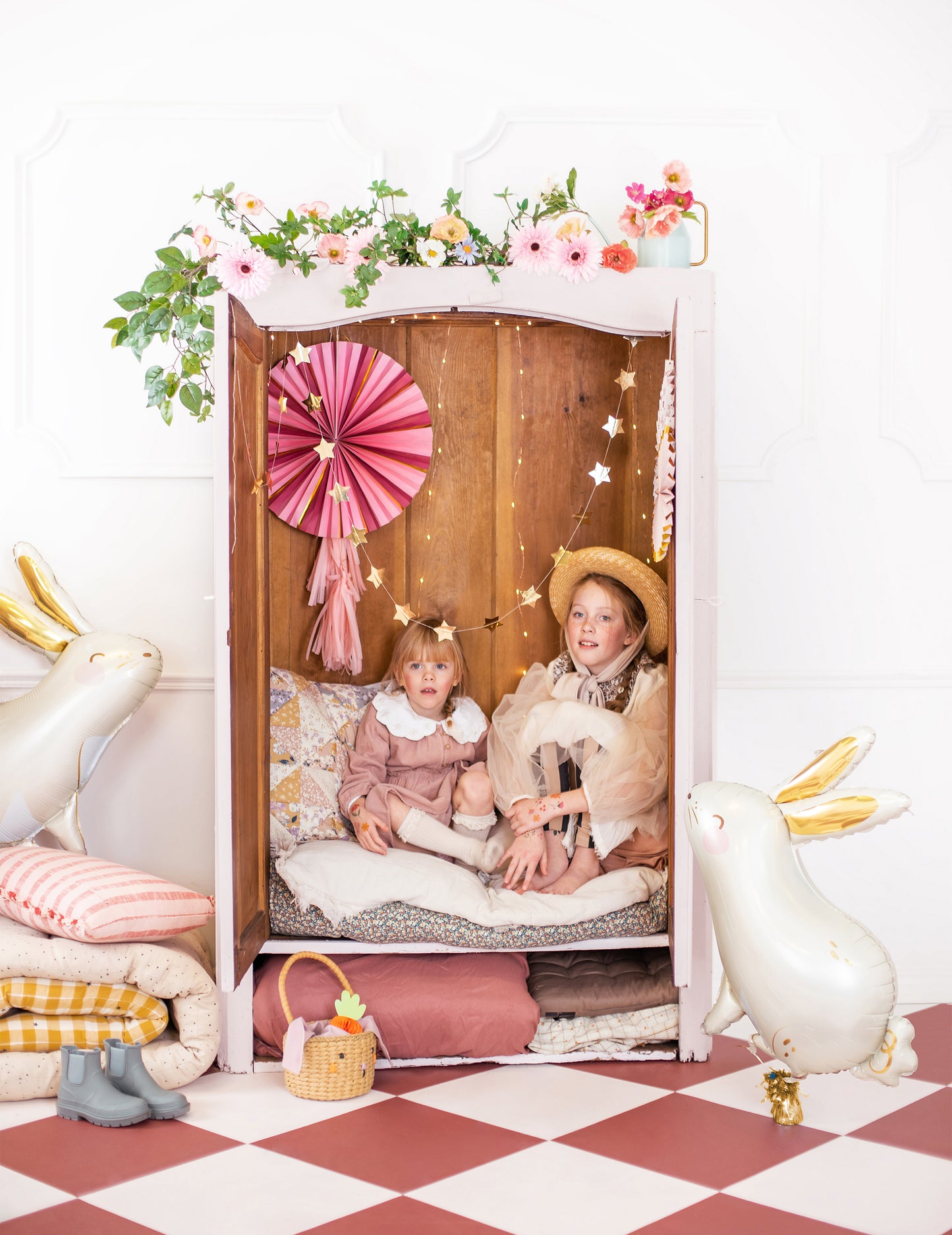 Bílo-zlatý fóliový balónek s králíkem 70 x 72 cm na Velikonoce