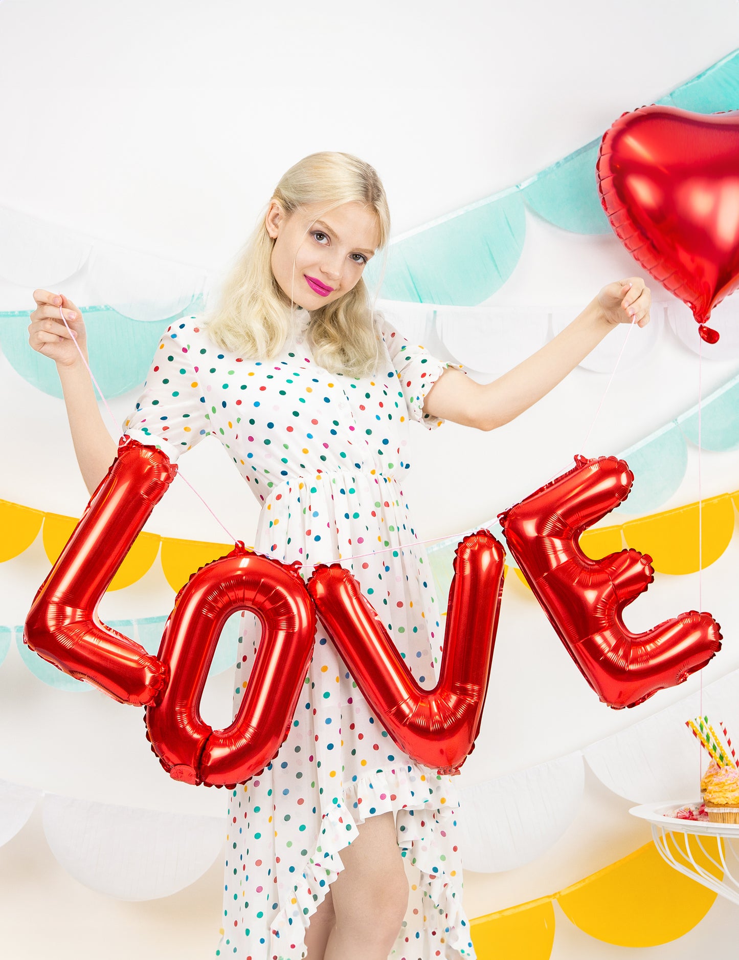 Ballon aluminium lettres love rouge 140 x 35 cm pour mariage