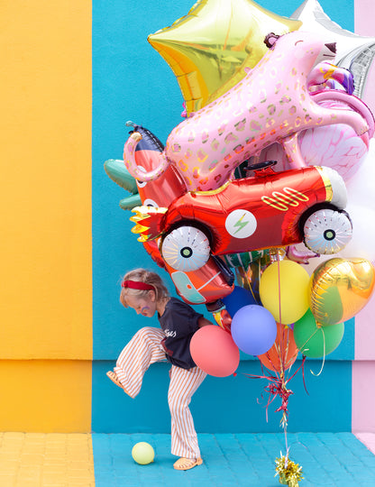 Fóliový balónek s červeným závodním autem 111 x 63 cm