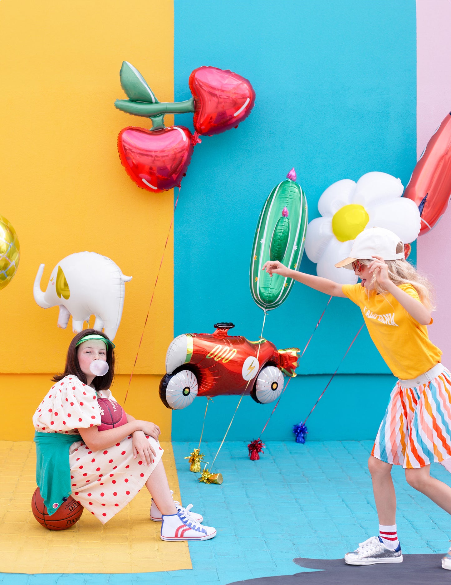 Fóliový balónek s červeným závodním autem 111 x 63 cm