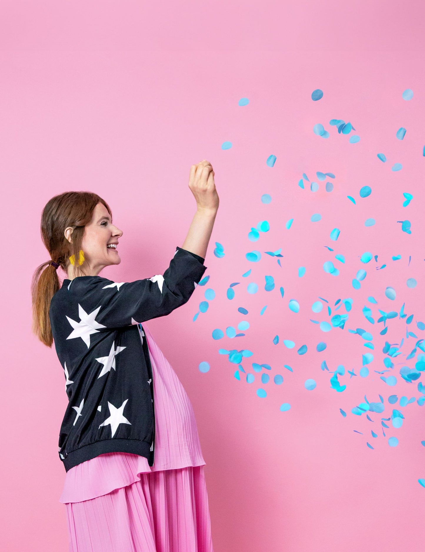 Obří latexový balónek chlapec nebo dívka modré konfety 1 m baby shower