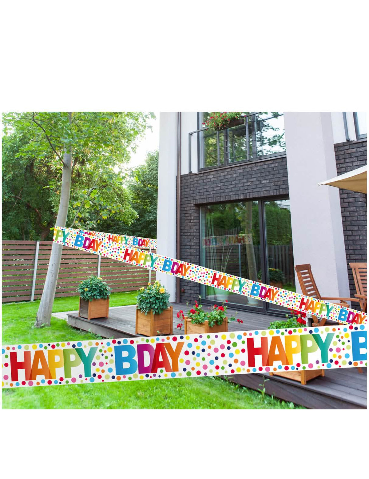 Nápis Happy Birthday na oslavu s vícebarevnými puntíky