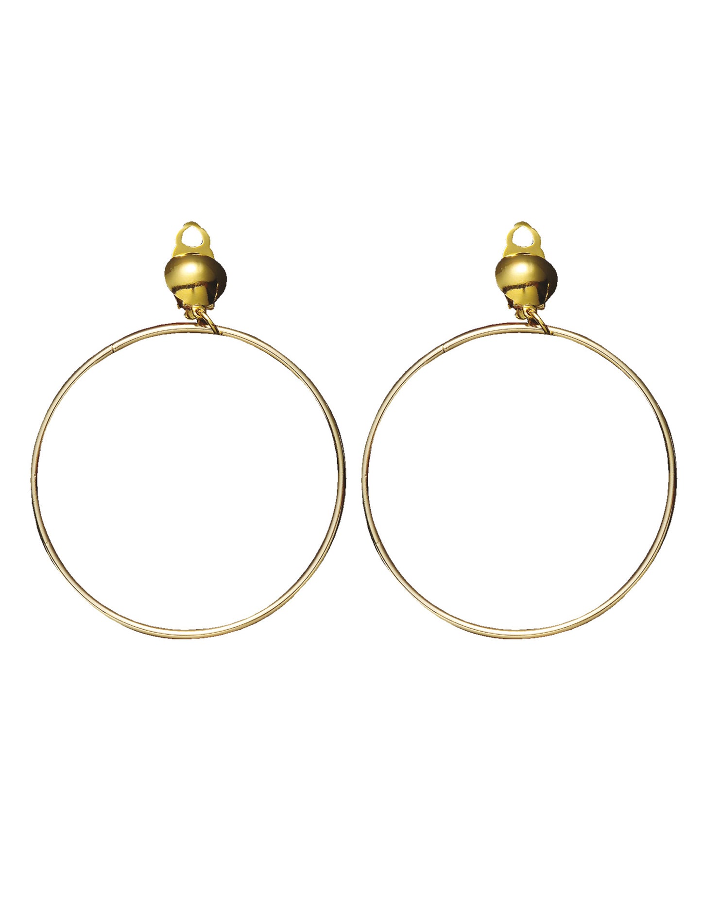 Détail du système d'attache des boucles d'oreilles dorées pour adulte