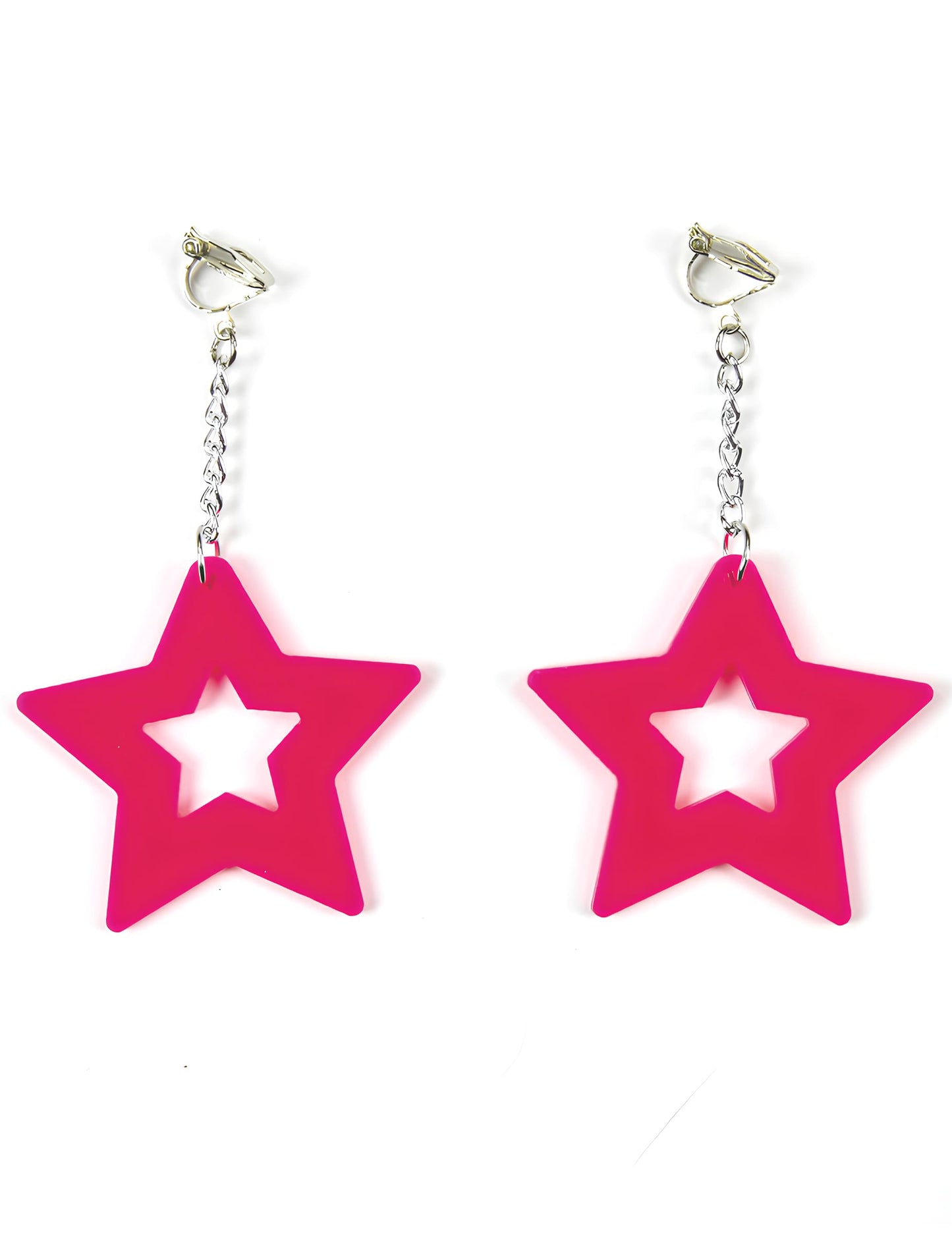 Détail du système d'attache à clips des boucles d'oreilles étoiles