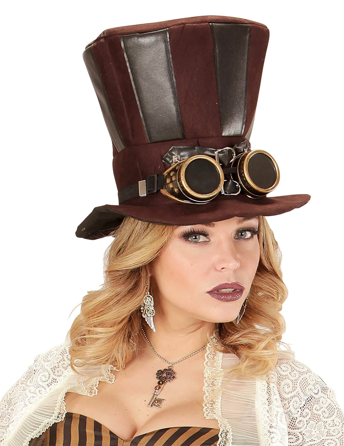 Detail náušnic s ozubenými kolečky a peříčky steampunk pro dospělý