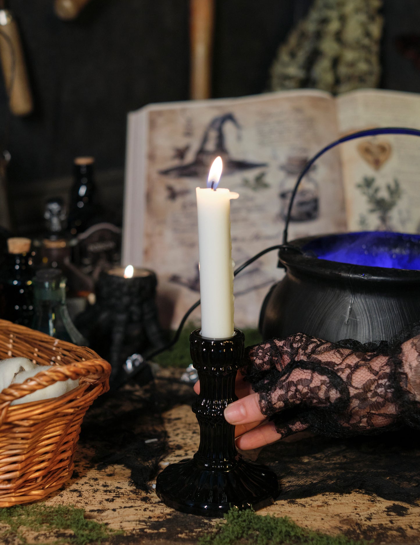 Černý skleněný svícen 12 cm