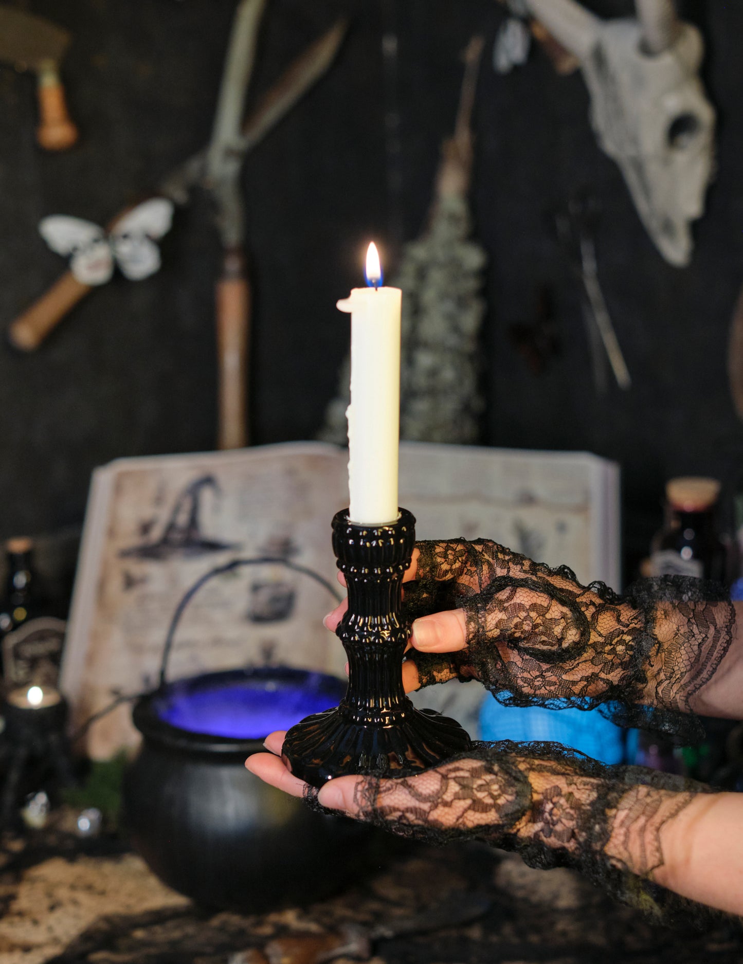 Černý skleněný svícen 12 cm