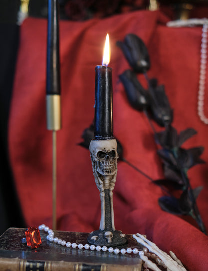 Svícen z kostí a lebky 12,5 cm