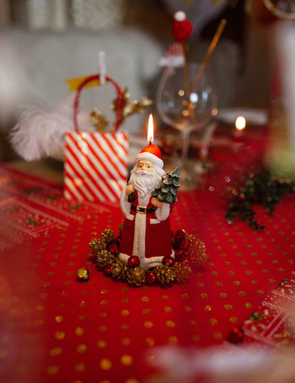 Santa Claus svíčka se stromečkem a kapucí 13,5 x 6,5 cm