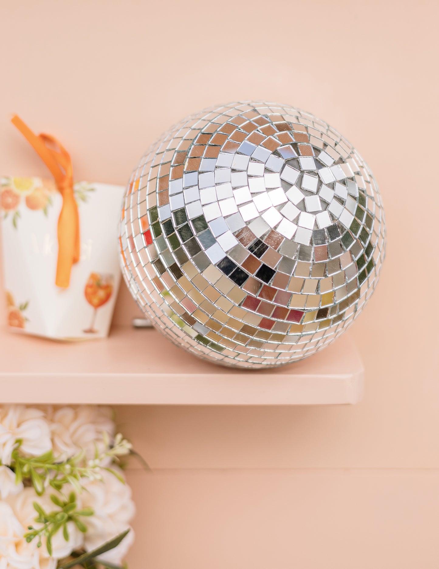 Fazetovaná koule na zavěšení stříbrné zrcadlo skleněné 16cm nestable disco dekorace