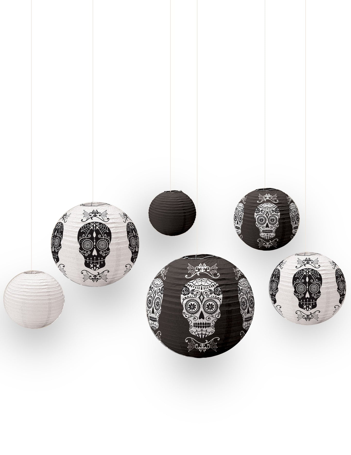 Halloweenské černobílé koule na zavěšení ve tvaru lebky