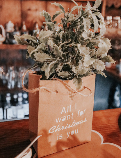 Kytice zelených listů cesmíny 35 cm na Vánoce