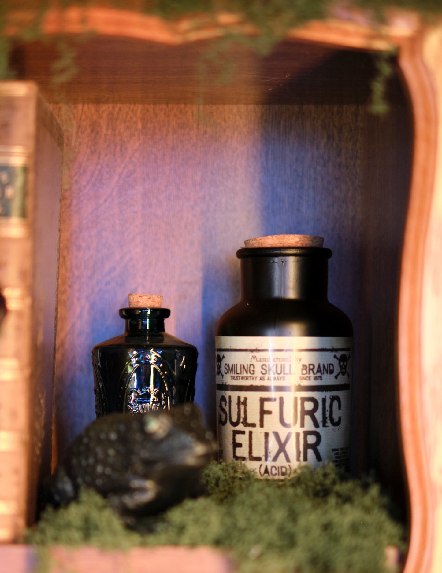 Matná černá lékárnická láhev s korkovou zátkou 17 cm 500 ml