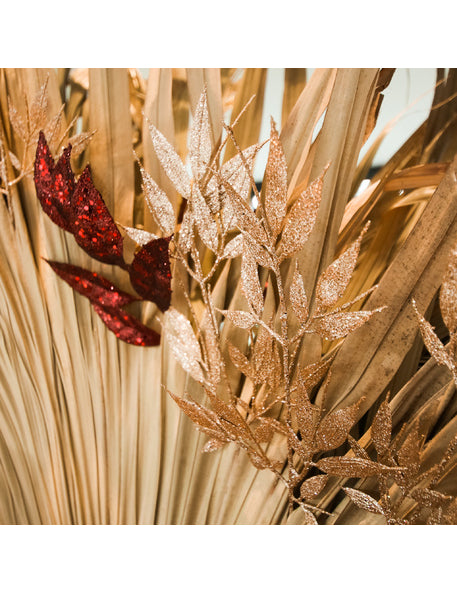 Větev s jemnými listy a měděnými třpytkami 40 cm 