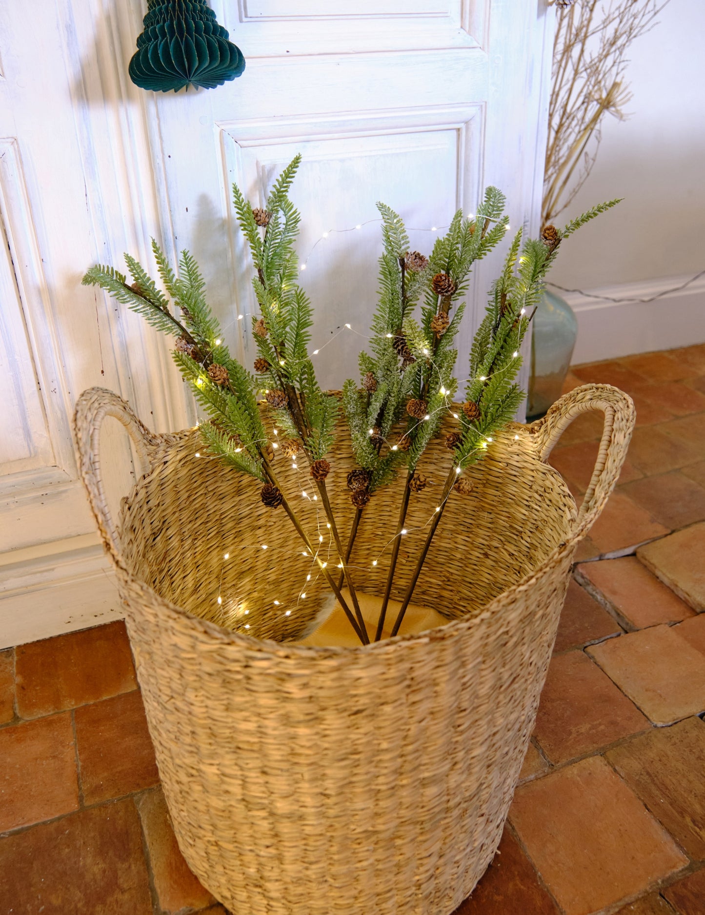 Sněhově pokrytá jedlová větev 65 cm 