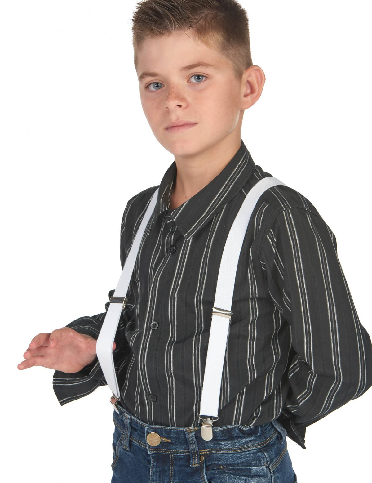 Pohled zepředu na bílé šle pro dítě