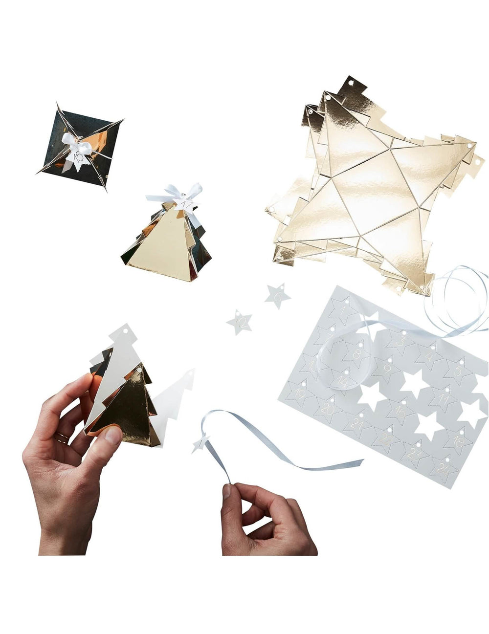 Sada adventního kalendáře - krabičky ve tvaru stromečku k personalizaci zlatá s etiketami