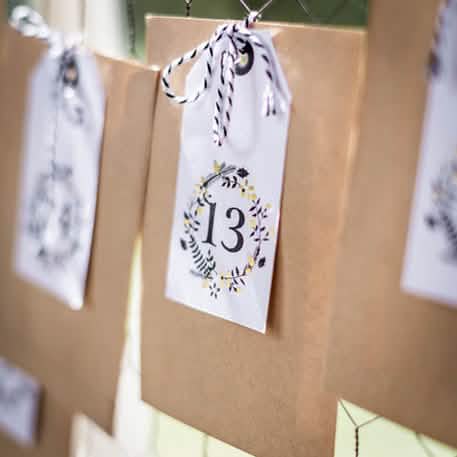 Kalendář adventu krásné chvíle 25 kapsiček k personalizaci kraft a bílá