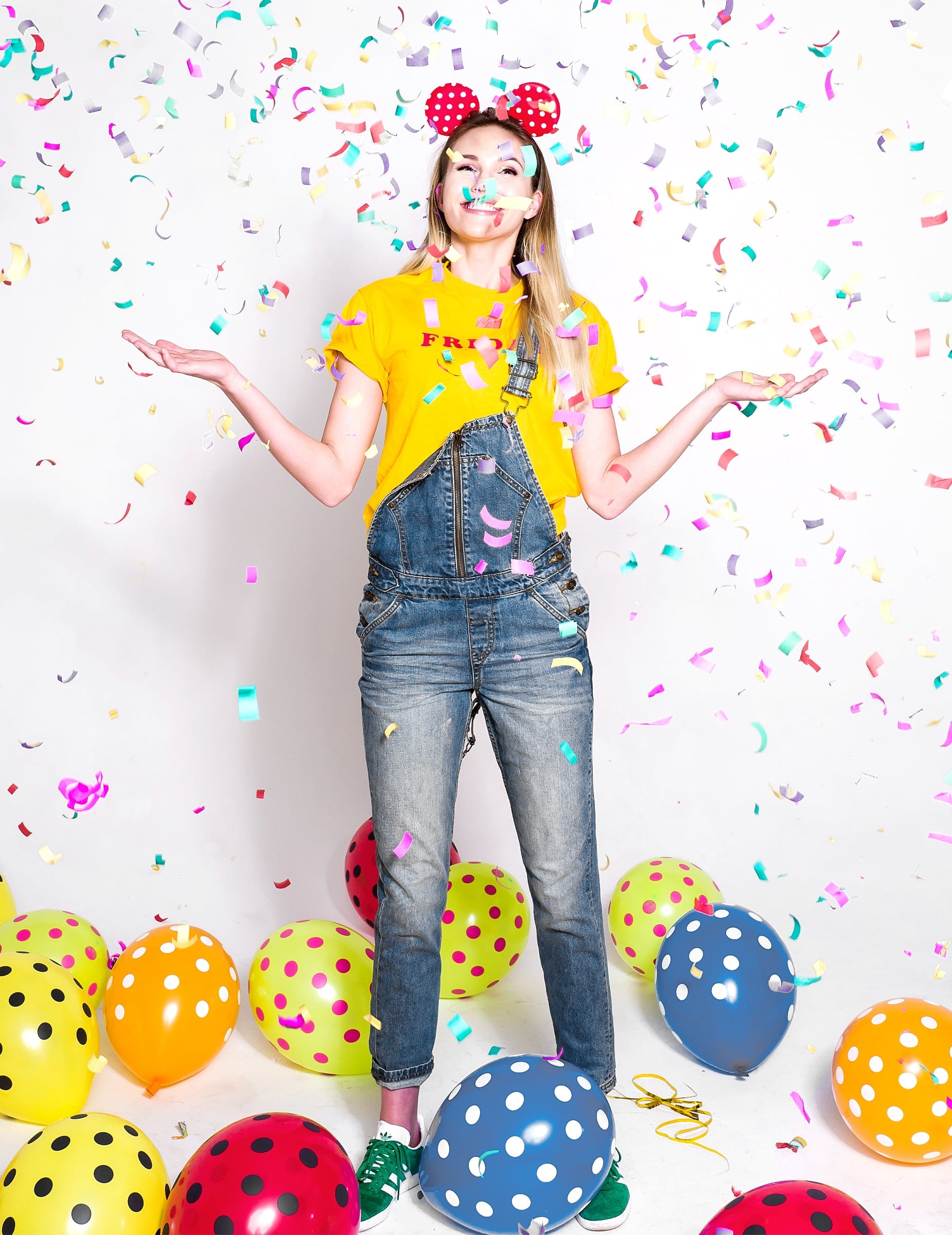 Effet de pluie de confettis du canon à confettis en papier bandes multicolores