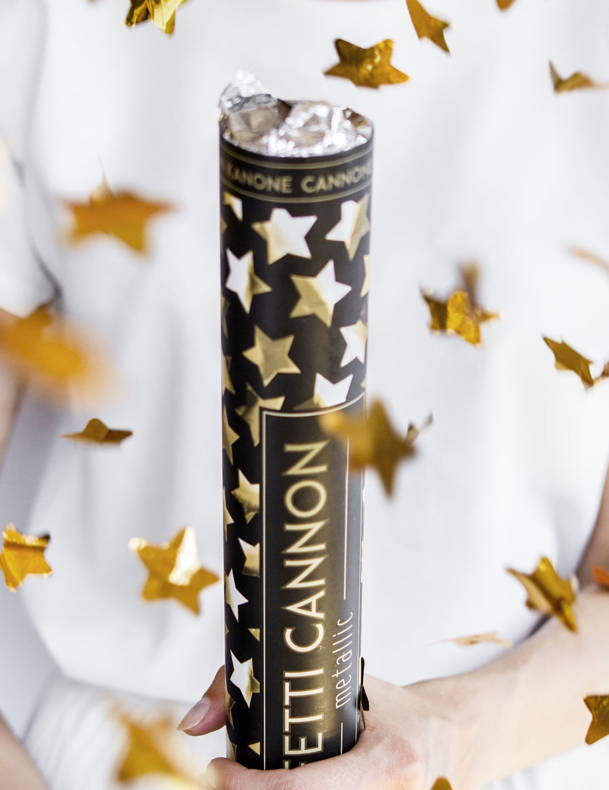 Mise en situation du canon à confettis étoiles métallisées
