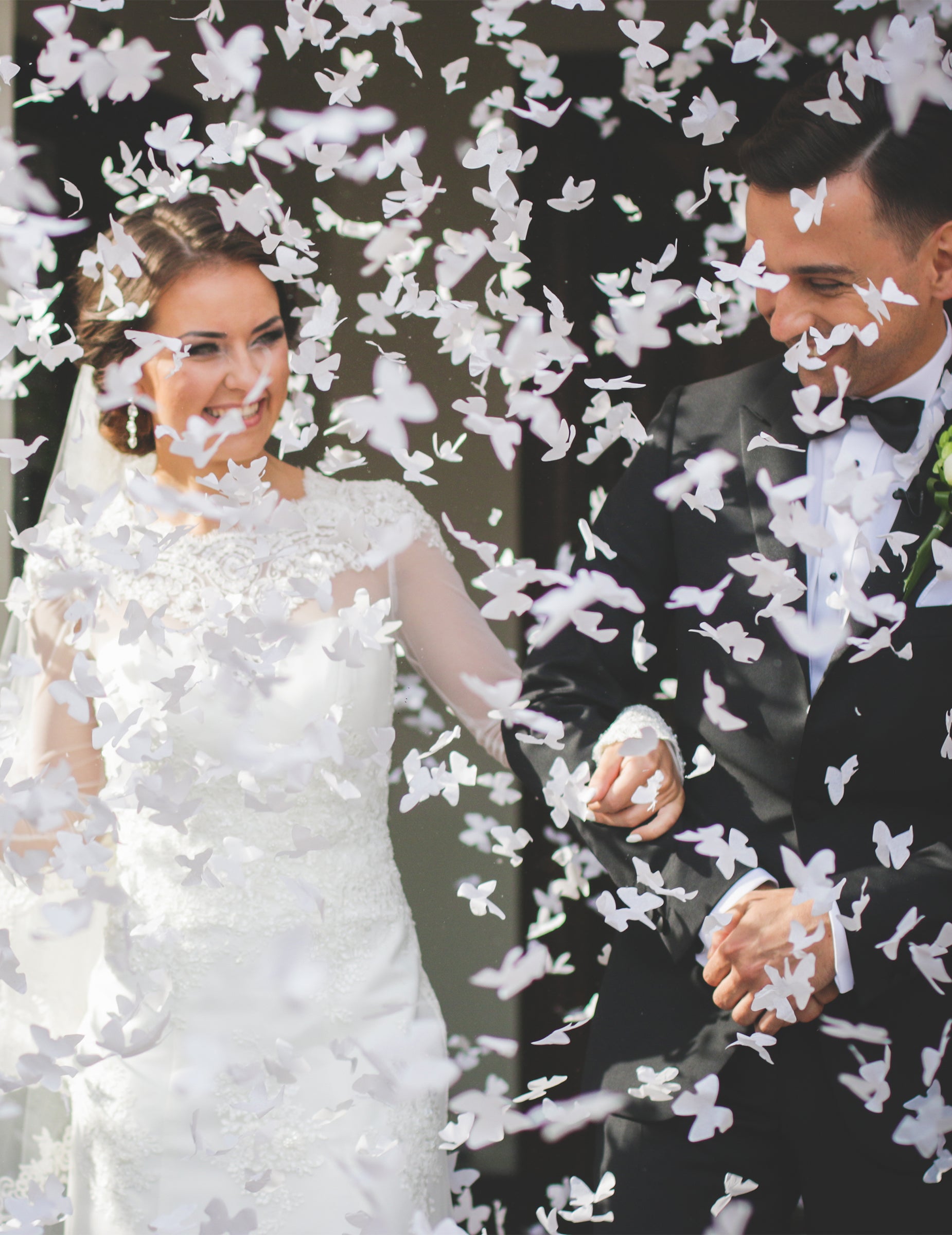 Mise en situation du canon à confettis papillons blancs