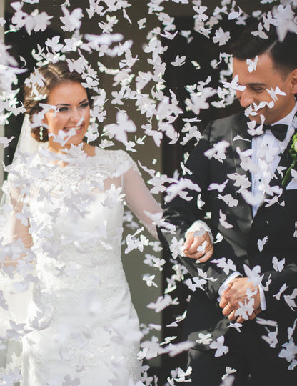 Mise en situation du canon à confettis papillons blancs